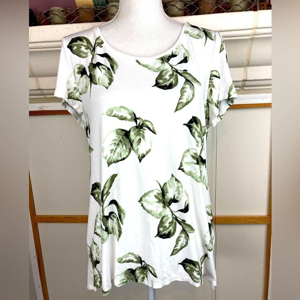 WHBM elegant green leaves on white background top
